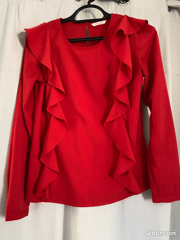 Haut rouge à volant (image 3)