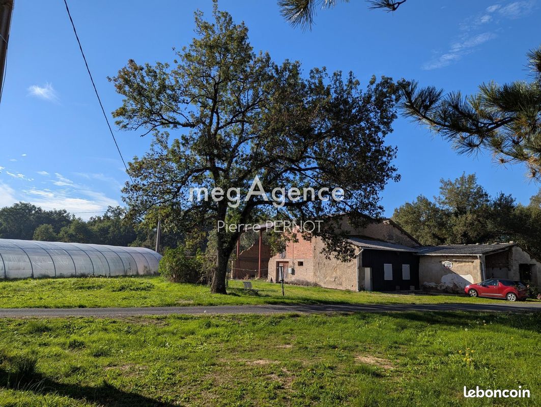 Maison 9 pièces 460 m² · à Técou · 460 m² · 110 000 €