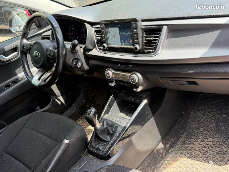 Kia Rio essence 100ch endommagé CARTE GRISE ok ✅ (image 5)