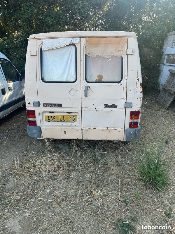Lot de pièces Renault Trafic T800 (1ère génération) (image 2)