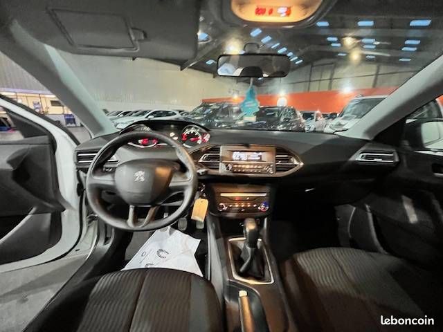 Peugeot 308 1.5 BlueHDI 100ch Active (image 16)