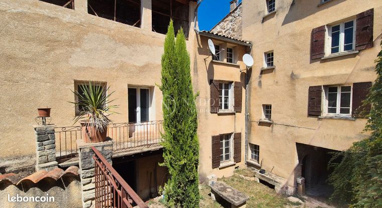 Maison 11 pièces 375 m²