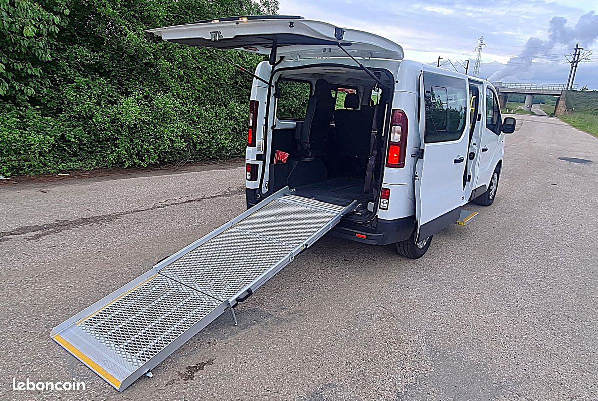 Renault trafic 3 dci combi 8 places tpmr acces fauteuil roulant 21400 kms revise et garanti europe (image 4)