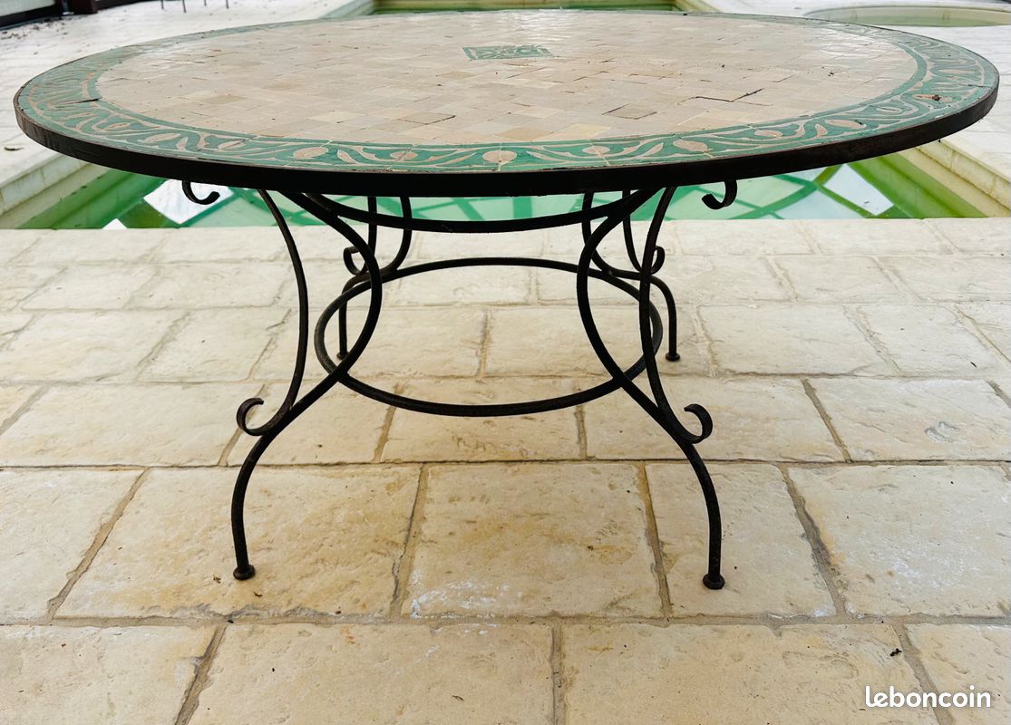 Tables fer forgé artisanales Maroc – restaurant / terrasse (image 1)