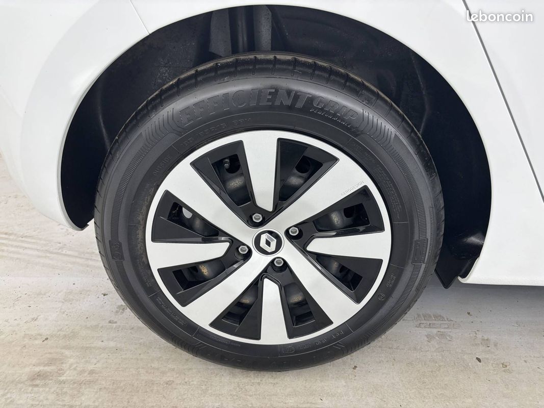 RENAULT Clio TCe 90 Equilibre (image 22)