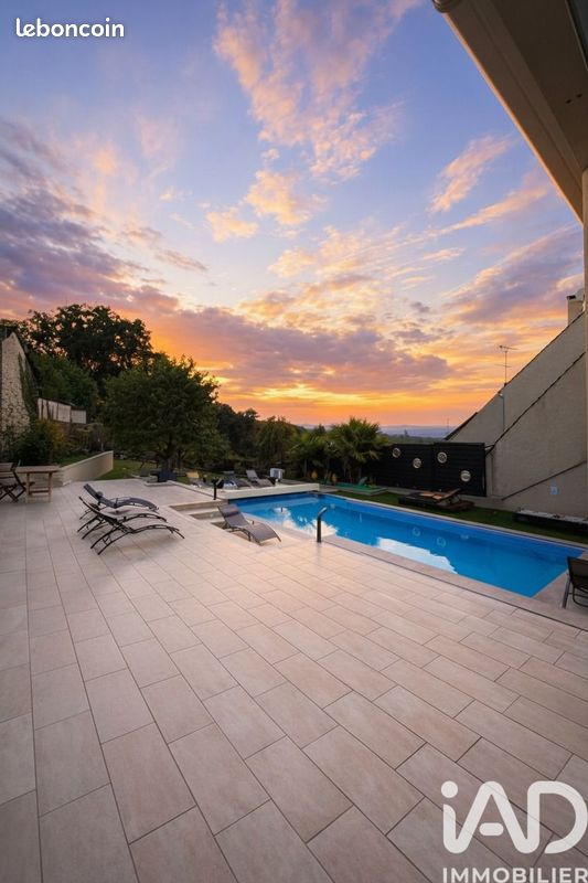 Maison 7 pièces 200 m² · à Nerville-la-Forêt · 200 m² · 635 000 €