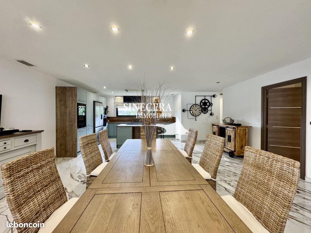 Maison 7 pièces 250 m² · à Beleymas · 250 m² · 635 000 €