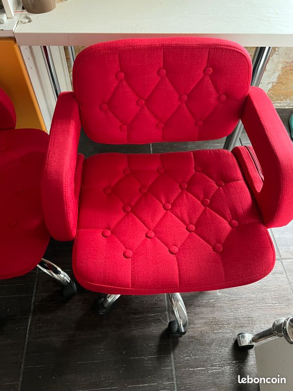Fauteuils design x 2 rouges état neuf roulettes (image 4)