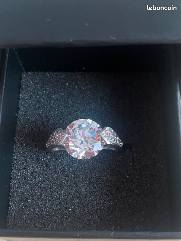 Bague Carrée Au Design Moderne Et Minimaliste En Argent 925