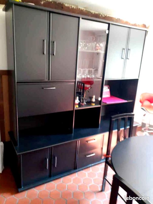 Buffet noir élégant et fonctionnel – à saisir sur Saint-Wandrille-Rançon (image 1)