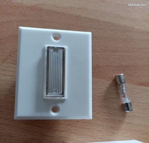 Prise électrique Legrand Mistral Mono - Modèle N°3 - Occasion Fonctionnelle - Pour Rénovation