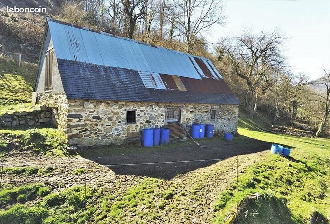 Grange Arcizans-Avant avec terrain de 2.5 hectares