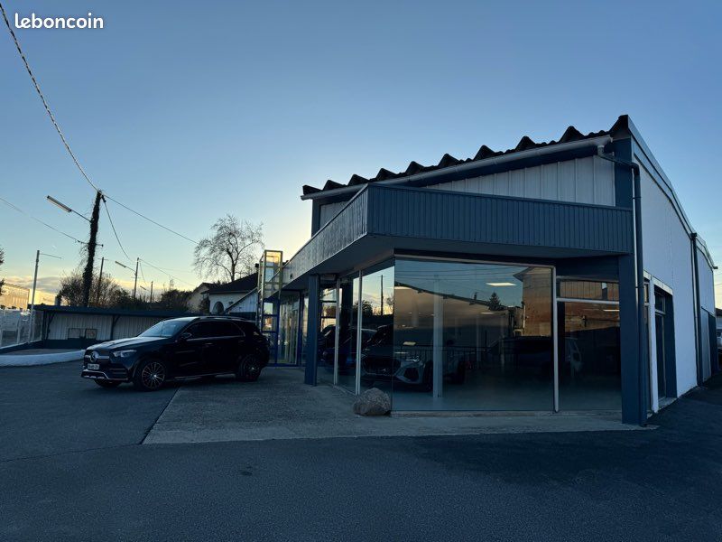 Local commercial + entrepôt 560m2 sur Odos - Locations