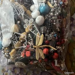 Gros Lot De Bijoux Fantaisie - Occasion