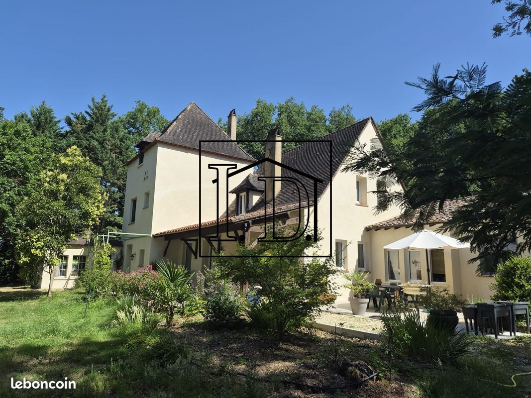 Maison 10 pièces 254 m² · à Pomport · 254 m² · 476 100 €