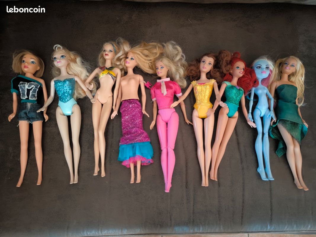 Lot de 9 poupées type barbie / Monster eye / princesses Disney (image 1)