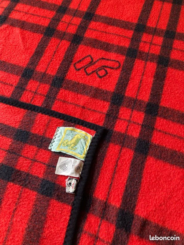 La gamme Highland de couvertures à carreaux écossais en laine mélangée recyclée, disponible en 14 coloris - France