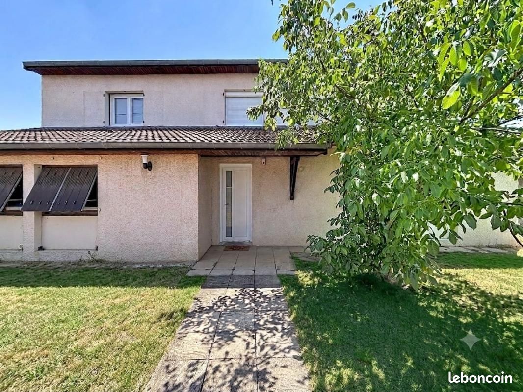 Maison 7 pièces 221 m² · à Bonson · 221 m² · 339 000 €