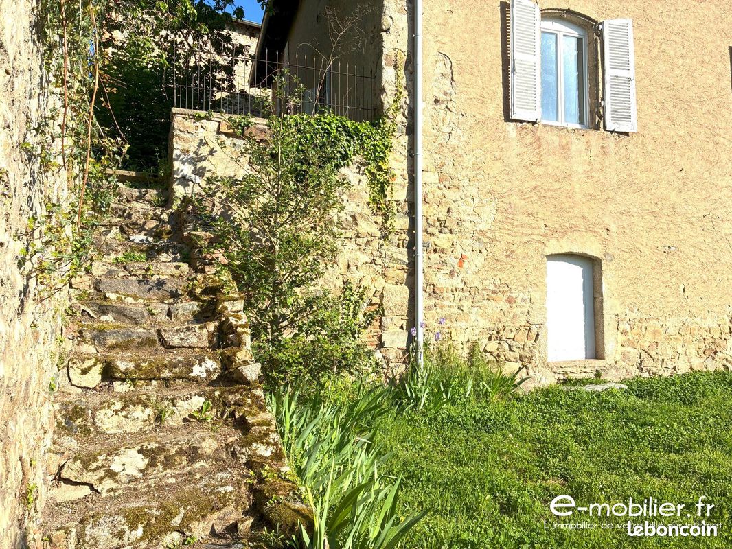 Maison 9 pièces 220 m² · à Villemontais · 220 m² · 169 000 €