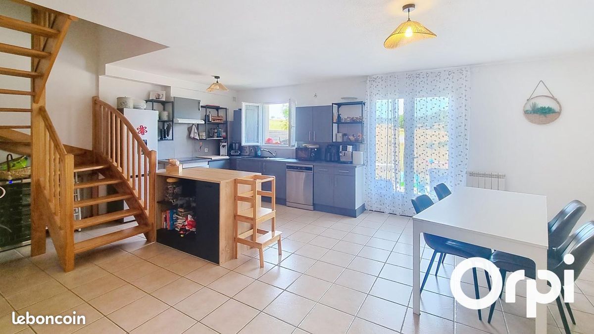 Appartement 4 pièces 111 m² · à Anglards-de-Saint-Flour · 111 m² · 650 €