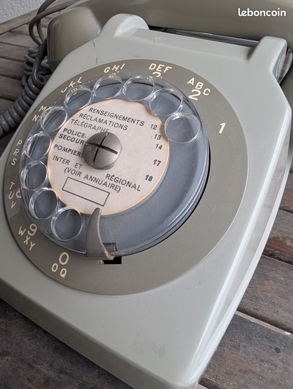 Téléphone Vintage Socotel S63 à Cadran – Gris / Vert Crapaud (1970s/1980s) (image 1)