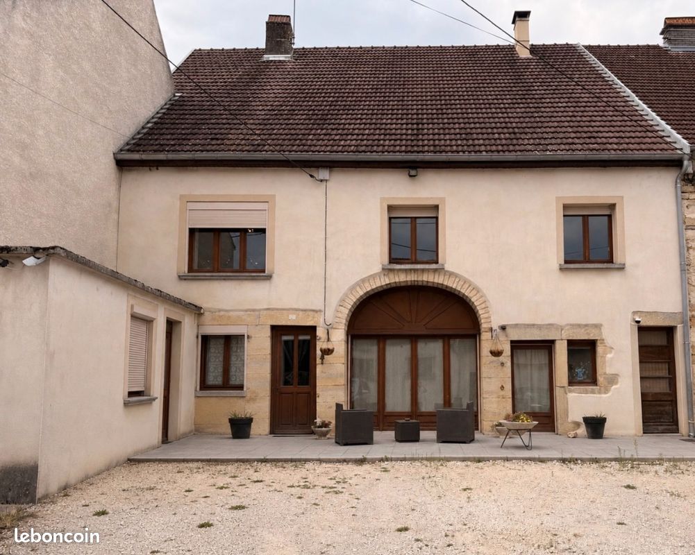 Maison 7 pièces 203 m² · à Lavoncourt · 203 m² · 183 000 €