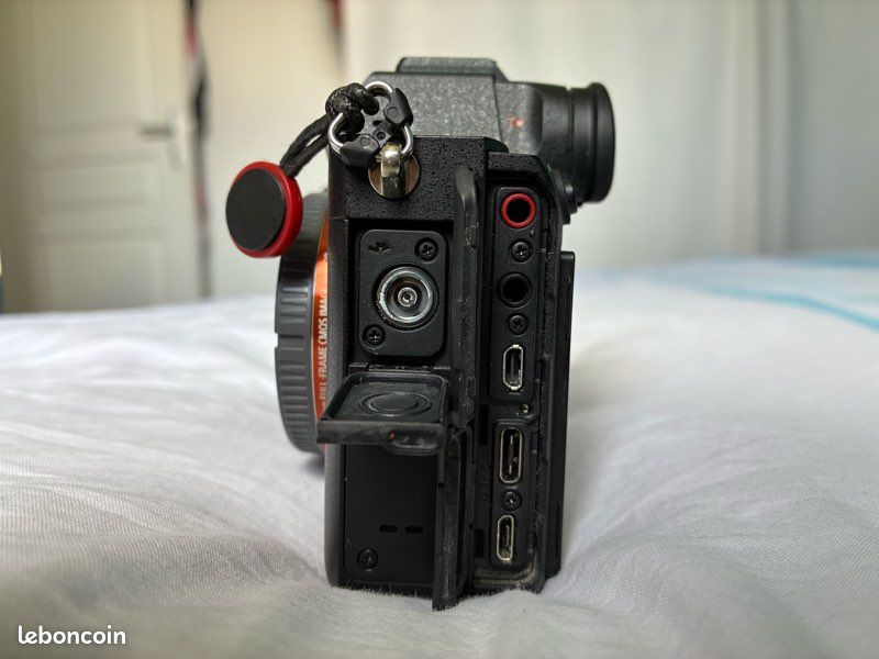 Sony A7R IV– 61 mp – 19 450 expositions – boîte + 2 batteries (image 10)