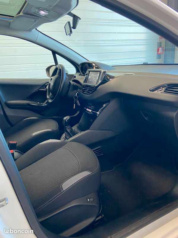 Peugeot 208 1.6 e-hdi 100 cv clim / gps / toit panoramique /radar de recul / PAIEMENT EN 3/4 FOIS SANS FRAIS garantie 3 mois (image 3)