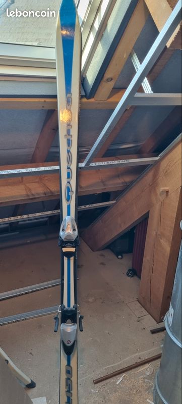 Skis (image 1)
