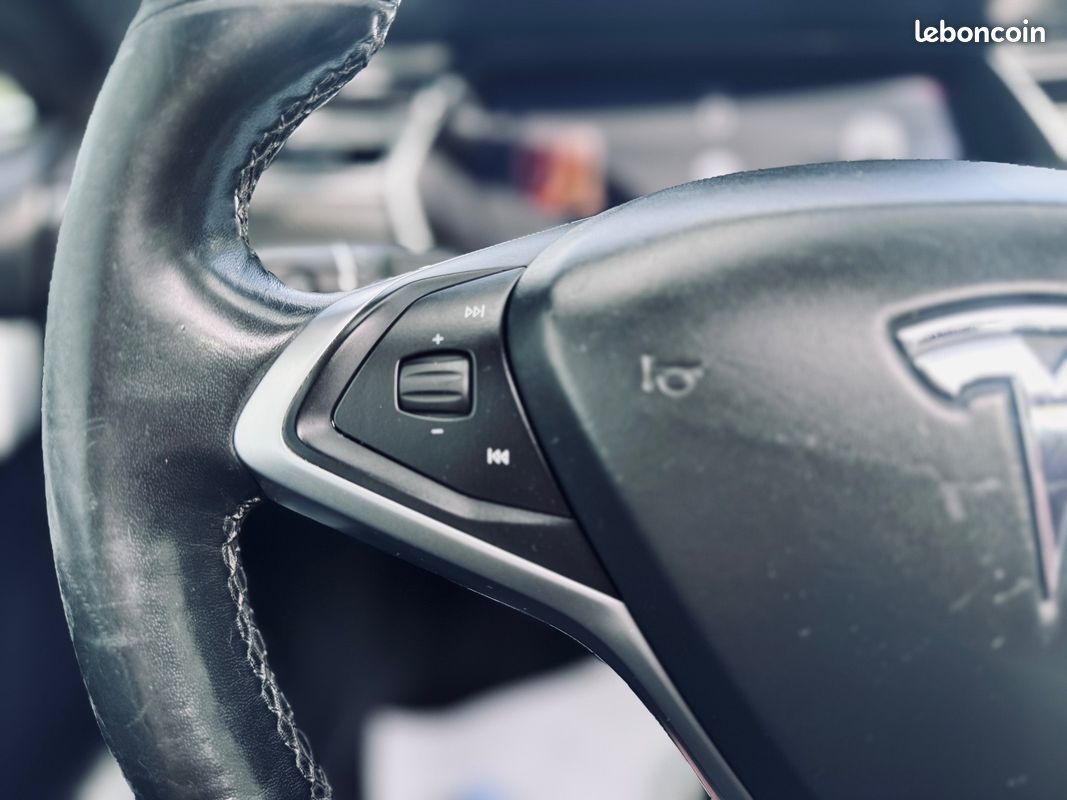 TESLA Model S 320CH BASE + 2EME MAIN + TOIT OUVRANT/PANO + AUTO PILOT + CAMERA DE RECUL + GARANTIE 12 MOIS (image 24)