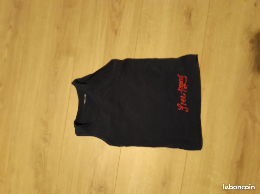 T shirt (image 6)