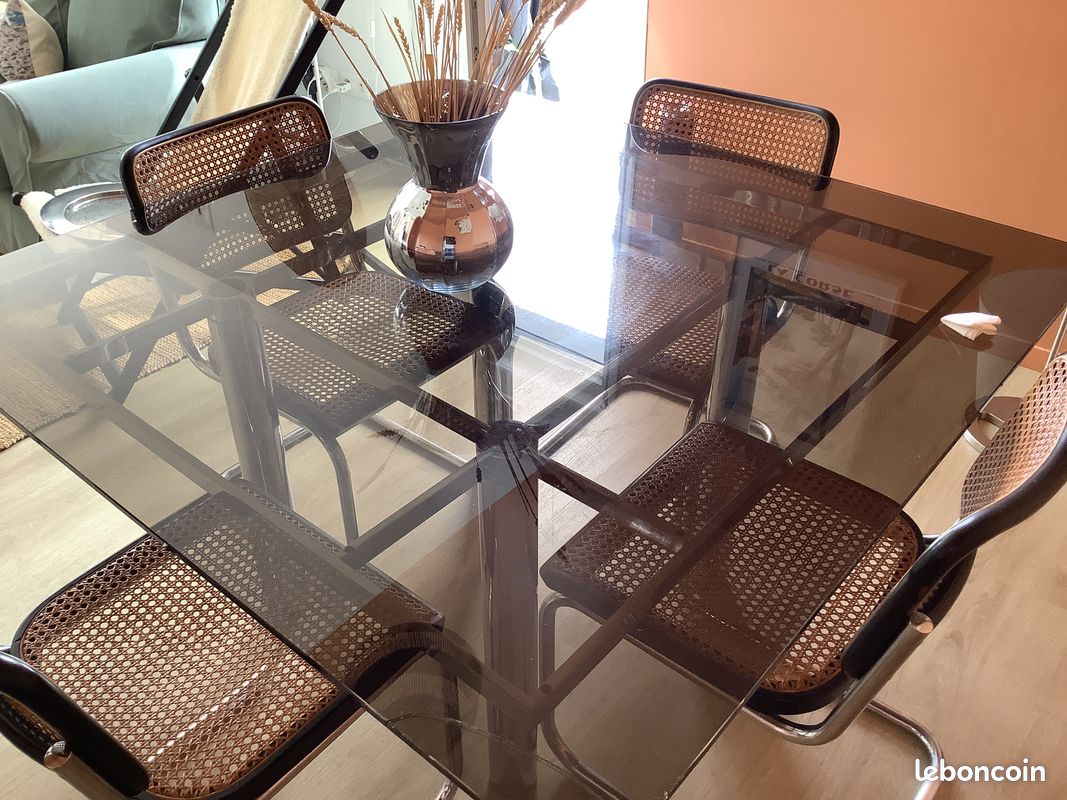 Table italienne André par Tobia Scarpa marque Gavina (image 4)
