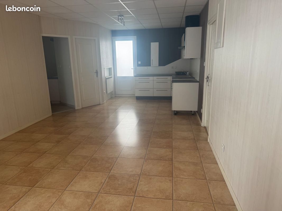Appartement 3 pièces 70 m² · à Roanne · 70 m² · 630 €