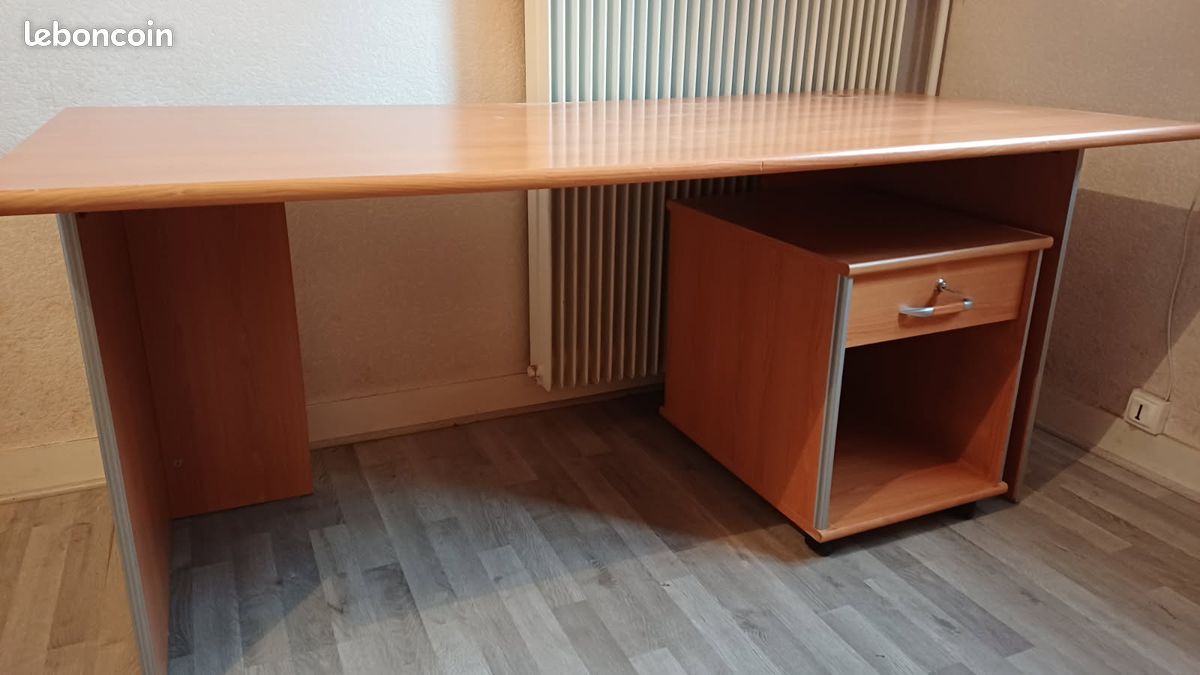 Bureau (image 1)