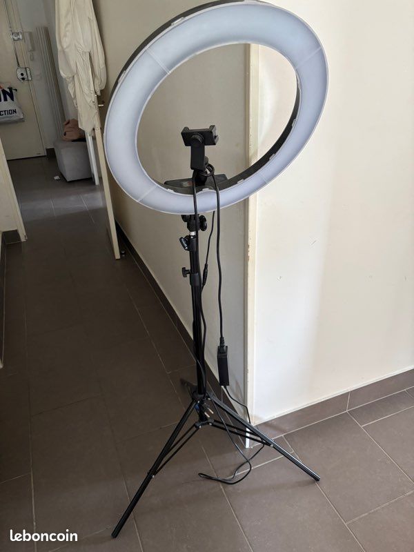 Ring light (image 1)