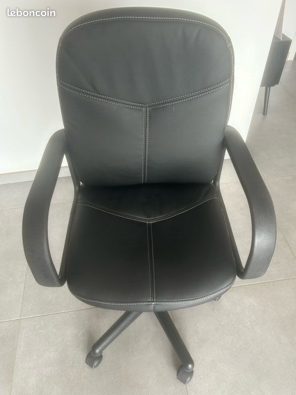 Chaise de bureau à roulettes (image 1)