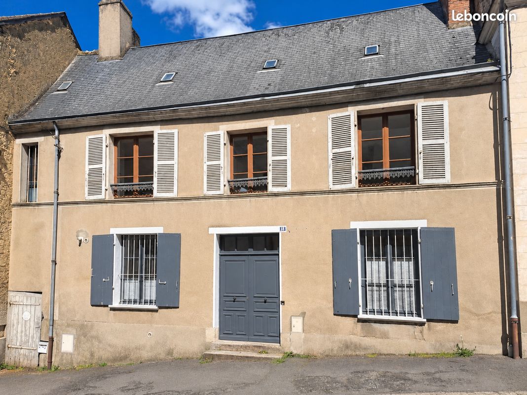 Maison 8 pièces 197 m² · à Saint-Calais · 197 m² · 138 500 €