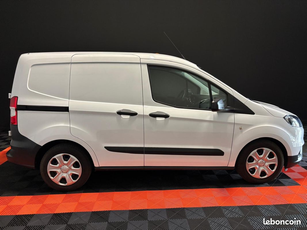 FORD TRANSIT COURIER FOURGON 1.0 AMBIENTE 100 TVA RECUPERABLE Clim Kit main libre (image 13)