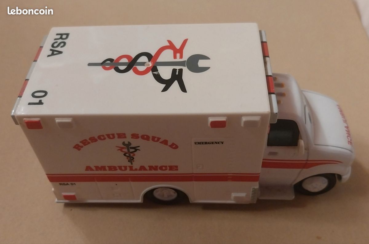Cars Toon Disney, Ambulance (image 2)