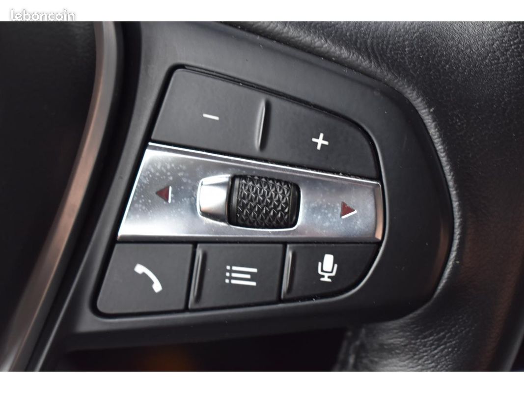 BMW SERIE 1 118d 150 ch BVA8 F40 Edition Sport (image 24)