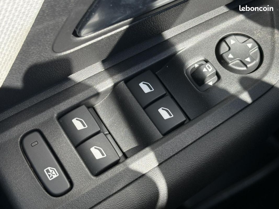 Citroën C4 HYBRID 145 CH MAX e-DCS6 (image 15)