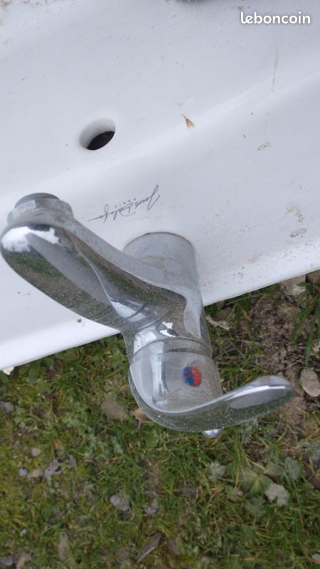 Lavabo Jacob Delafon sur pied+ robinet (image 2)