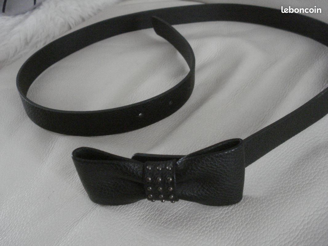 Ceinture synthétique noir grainé et noeud clouté (image 1)