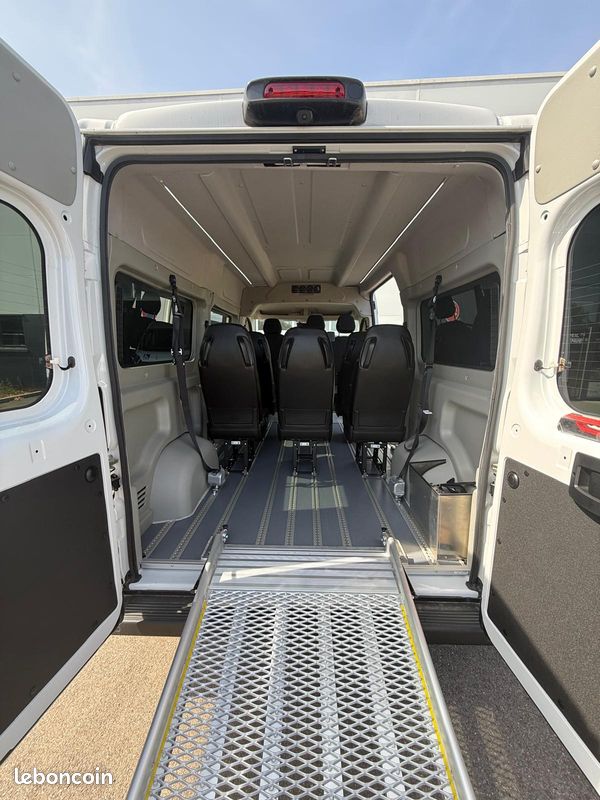 FIAT DUCATO L2H2 TPMR – Véhicule neuf – 9 Places / Jusqu'à 4 fauteuils roulants – Disponible immédiatement (image 3)