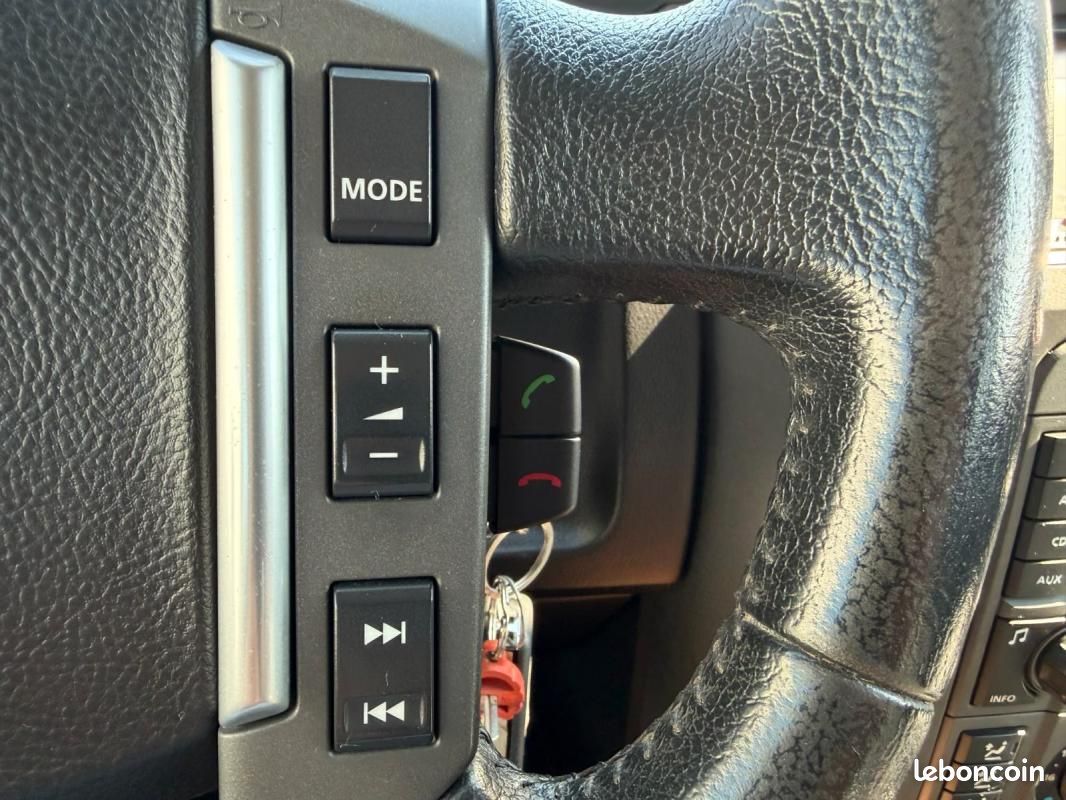 Land Rover Discovery V6 TD SE 190CH - 4X4 BVA CHAUFFAGE STATIONNAIRE 7 PLACES (image 15)