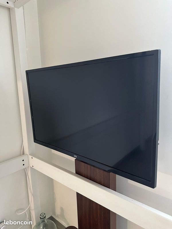TV LED Listo 32HD844 - 32 Pouces (81cm) - HD Ready, Classe E, Noir (Neuf)