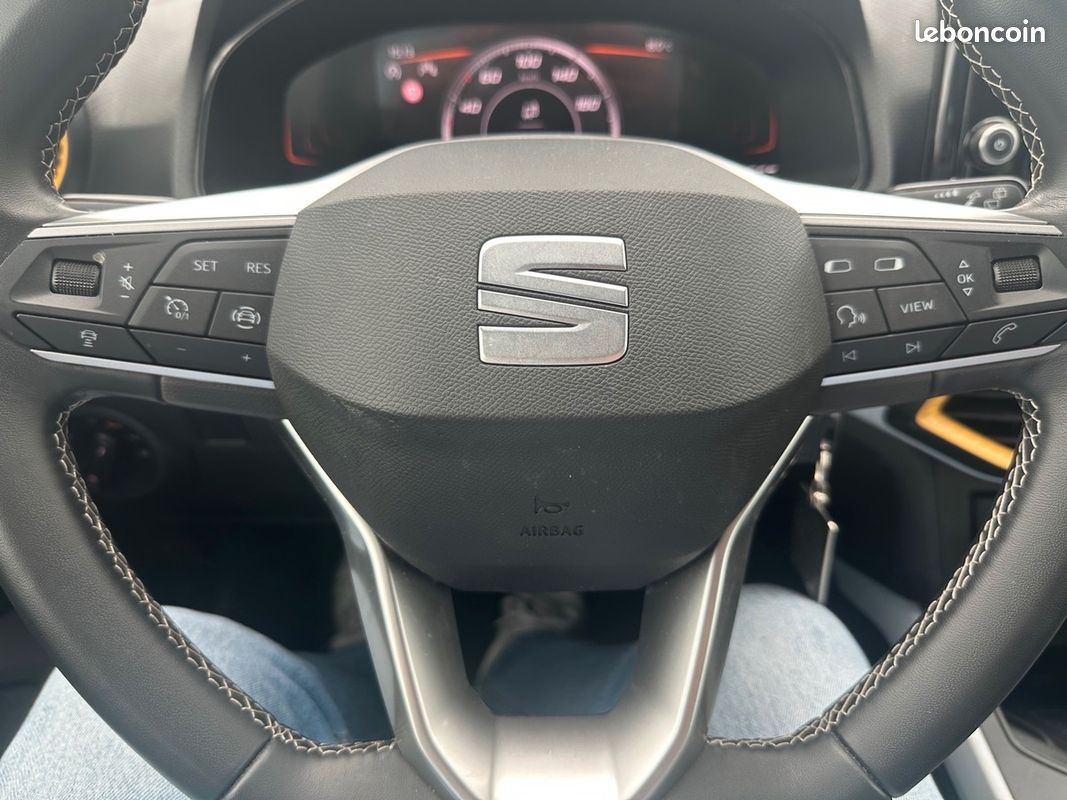 Seat Arona 1.0 TSI 115 BVM 6 STYLE EDITION SPECIAL PHASE 2 BI-TON NOIR METAL TOIT BLANC (image 18)