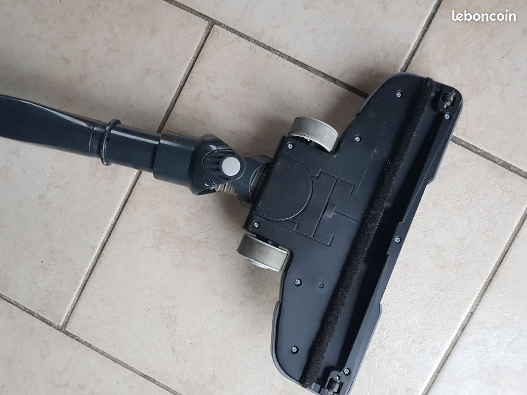 Aspirateur black et decker 600 watts cyclone system (image 5)