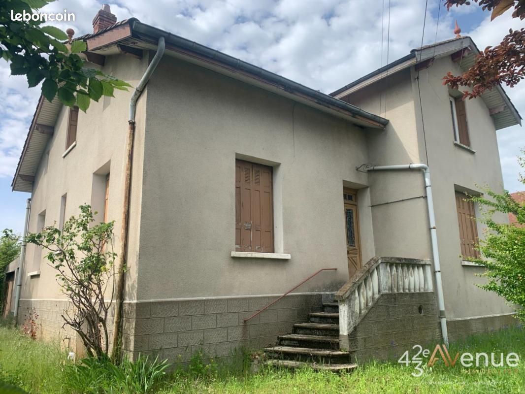 Appartement 6 pièces 172 m² · à Veauche · 172 m² · 250 000 €