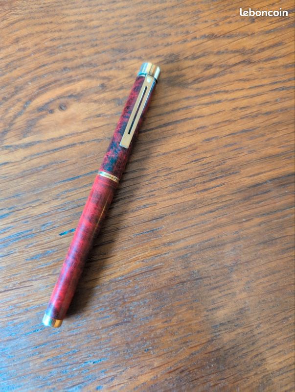 Stylo Plume Sheaffer Targa - Corps Marbré Rouge Avec Plume En Or 18 Carats
